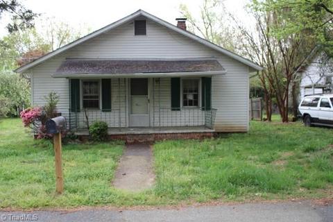 1909 Blain St, High Point, NC 27262 photo 1