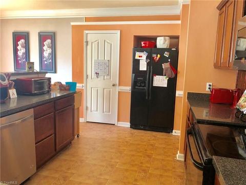 2477 Ingleside Dr, High Point, NC 27265 photo 13