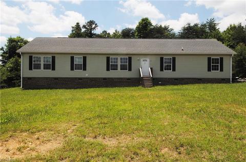 1141 Robert C Kellam Rd, Pinnacle, NC 27043 photo 1
