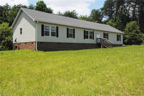 1141 Robert C Kellam Rd, Pinnacle, NC 27043 photo 2