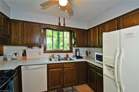 122 Forest Ct, Advance, NC 27006 photo 11