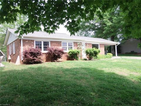 122 Maple Ln, King, NC 27021 photo 1