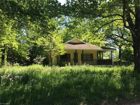 1157 Gravitte Rd, Pilot Mountain, NC 27041 photo 2