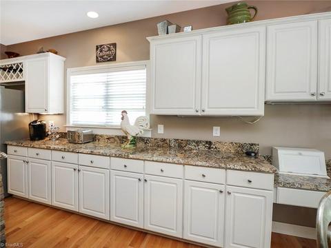 4372 Cedar Trail Ct, High Point, NC 27265 photo 8