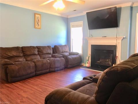 3821 Eagles View Ct, High Point, NC 27265 photo 4