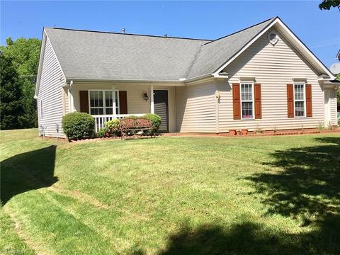 3821 Eagles View Ct, High Point, NC 27265 photo 2