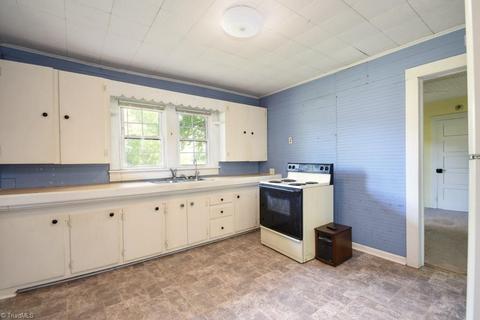 1109 Mountainview Rd, King, NC 27021 photo 3