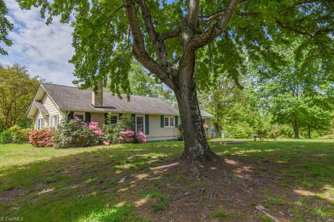 1109 Mountainview Rd, King, NC 27021 photo 2