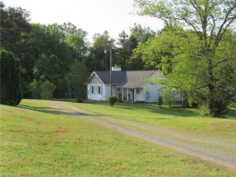 1252 Denny Rd, King, NC 27021 photo 2