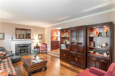 1208 Lancaster Pl, High Point, NC 27262 photo 4
