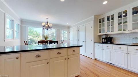 722 W Main St, Pilot Mountain, NC 27041 photo 10
