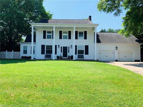 722 W Main St, Pilot Mountain, NC 27041 photo 1
