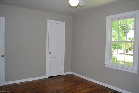 114 E Bellevue Dr, High Point, NC 27265 photo 9
