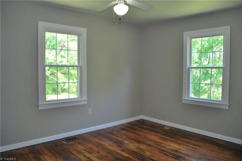 114 E Bellevue Dr, High Point, NC 27265 photo 8