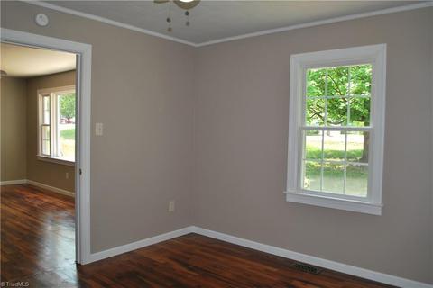 114 E Bellevue Dr, High Point, NC 27265 photo 12