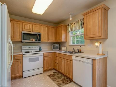 3961 Sorrell Ct, High Point, NC 27265 photo 12