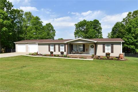 132 Robys Rd, King, NC 27021 photo 1