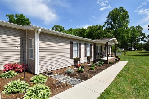 132 Robys Rd, King, NC 27021 photo 2