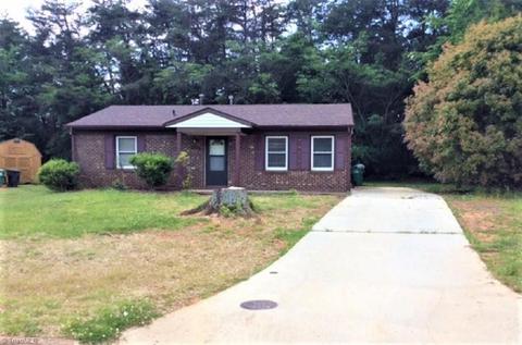 512 Pendleton Ct, High Point, NC 27260 photo 2