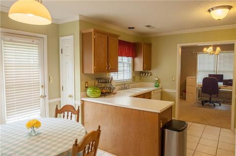 3230 Sparrowhawk Dr, High Point, NC 27265 photo 13