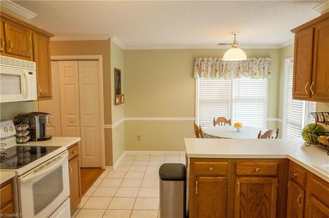 3230 Sparrowhawk Dr, High Point, NC 27265 photo 11