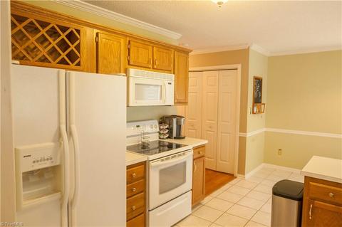 3230 Sparrowhawk Dr, High Point, NC 27265 photo 10
