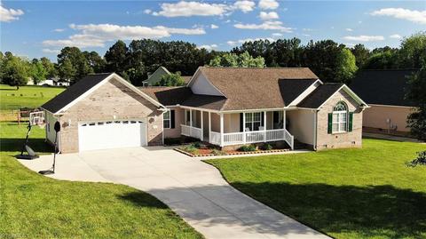 6553 Welborn Ridge Ct, Thomasville, NC 27360 photo 1