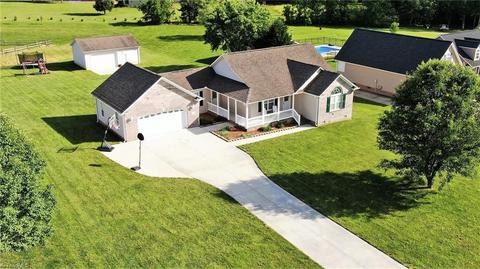 6553 Welborn Ridge Ct, Thomasville, NC 27360 photo 2