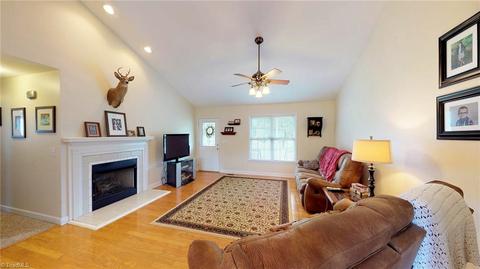 6553 Welborn Ridge Ct, Thomasville, NC 27360 photo 9