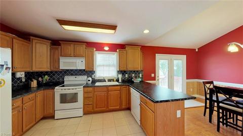 6553 Welborn Ridge Ct, Thomasville, NC 27360 photo 11