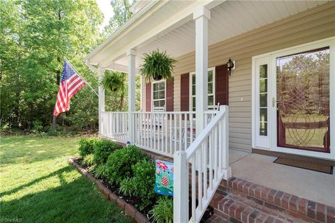 433 Matthews Rd, Pilot Mountain, NC 27041 photo 4