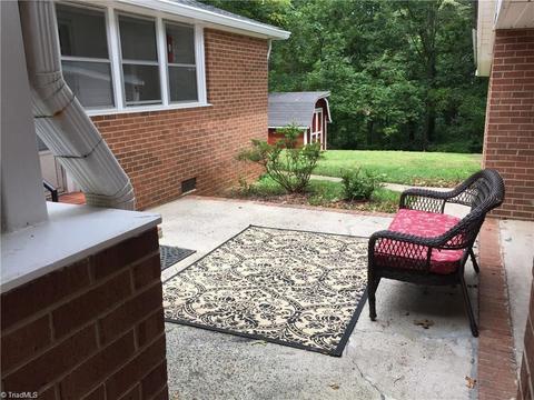 509 E Main St, Pilot Mountain, NC 27041 photo 9