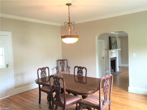 509 E Main St, Pilot Mountain, NC 27041 photo 5