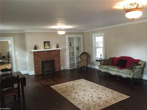 509 E Main St, Pilot Mountain, NC 27041 photo 7