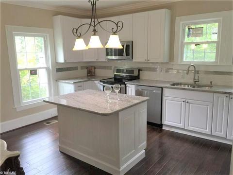509 E Main St, Pilot Mountain, NC 27041 photo 4