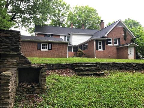 509 E Main St, Pilot Mountain, NC 27041 photo 19