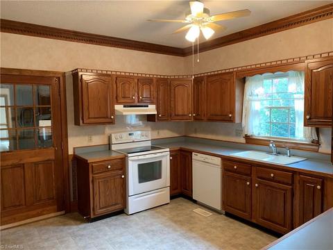 2102 Mirus Ct, High Point, NC 27265 photo 9