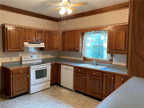 2102 Mirus Ct, High Point, NC 27265 photo 8