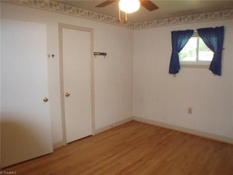 217 E Peachtree Dr, High Point, NC 27265 photo 8
