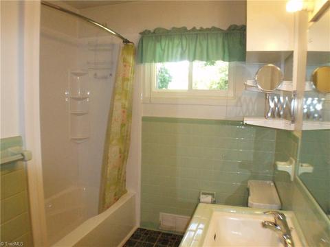 217 E Peachtree Dr, High Point, NC 27265 photo 10
