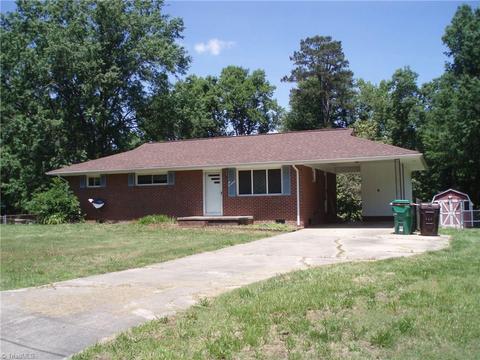 217 E Peachtree Dr, High Point, NC 27265 photo 2