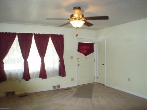 217 E Peachtree Dr, High Point, NC 27265 photo 3