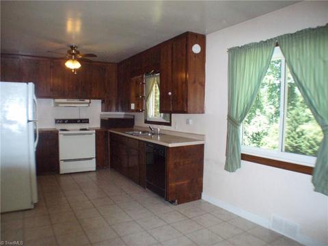 217 E Peachtree Dr, High Point, NC 27265 photo 5