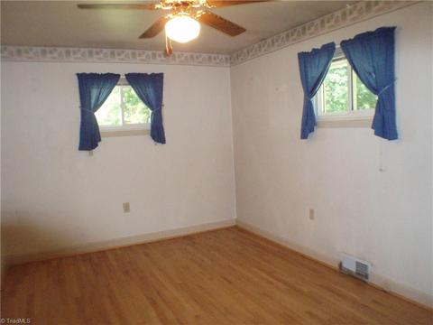 217 E Peachtree Dr, High Point, NC 27265 photo 9