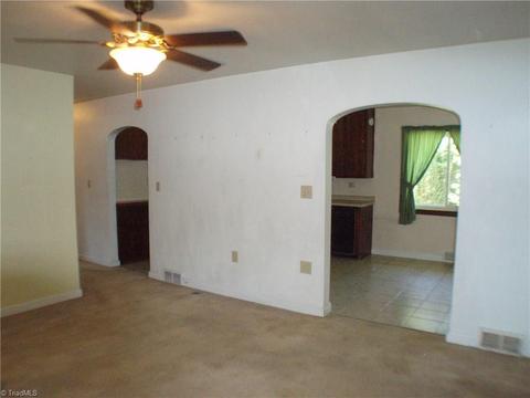 217 E Peachtree Dr, High Point, NC 27265 photo 4