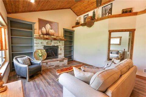 288 Lazy Bear Ln, Purlear, NC 28665 photo 4
