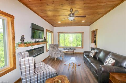 288 Lazy Bear Ln, Purlear, NC 28665 photo 10