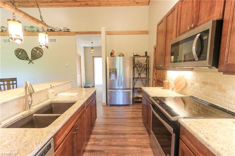 288 Lazy Bear Ln, Purlear, NC 28665 photo 13