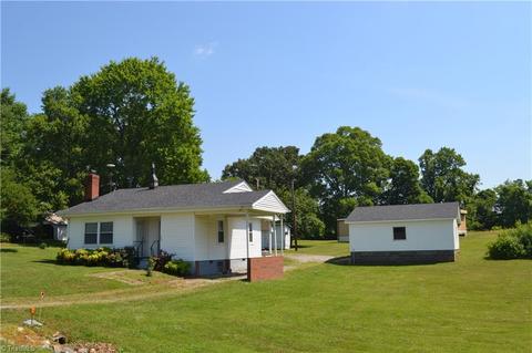 125 Lowe Rd, Madison, NC 27025 photo 2