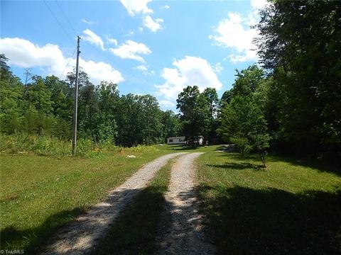 227 Simmons Rd, Pilot Mountain, NC 27041 photo 2
